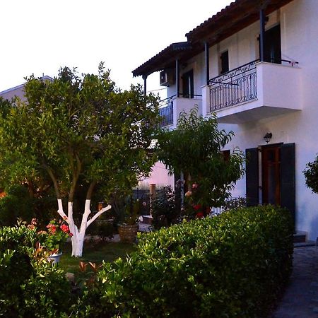 Kostas' Garden Apartment Рода Екстериор снимка