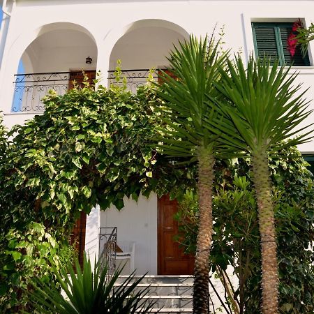 Kostas' Garden Apartment Рода Екстериор снимка