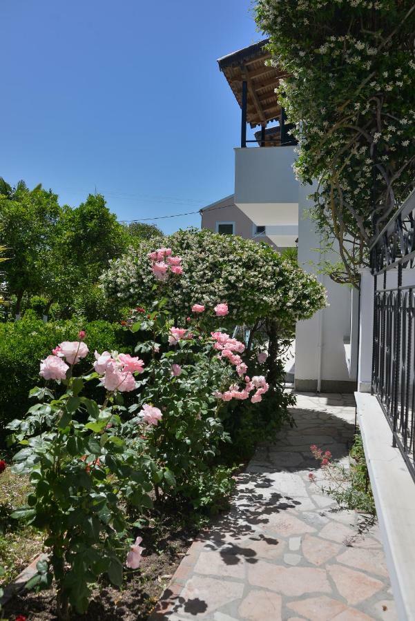 Kostas' Garden Apartment Рода Екстериор снимка