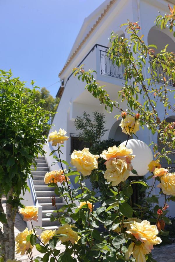 Kostas' Garden Apartment Рода Екстериор снимка