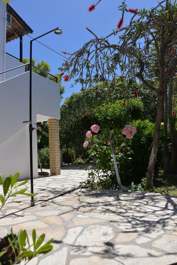 Kostas' Garden Apartment Рода Екстериор снимка