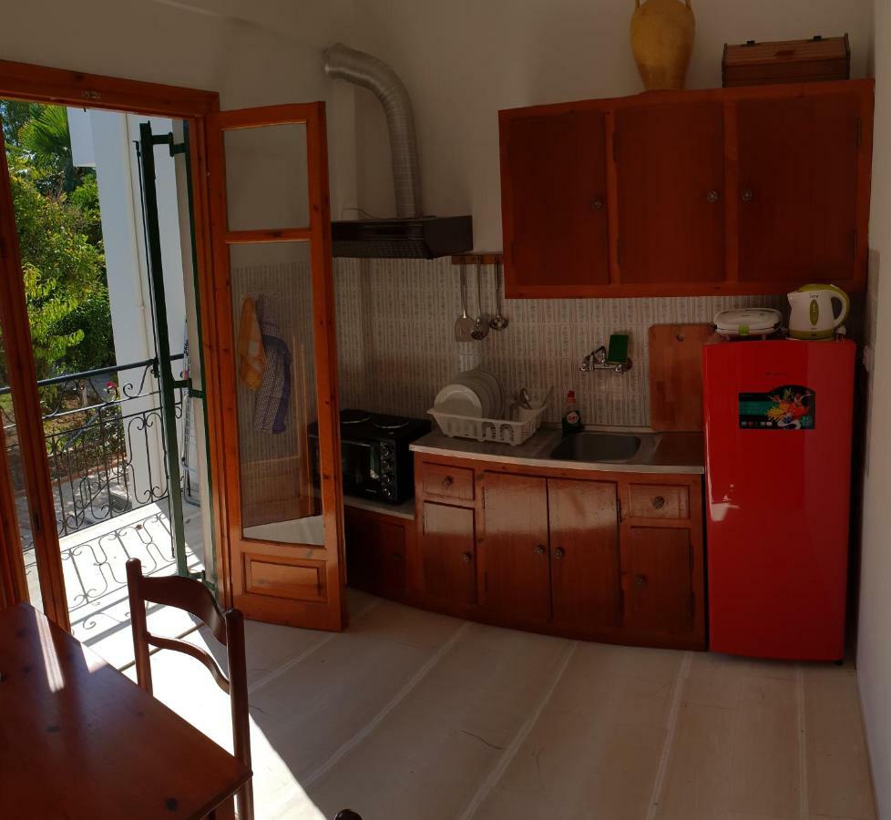 Kostas' Garden Apartment Рода Екстериор снимка
