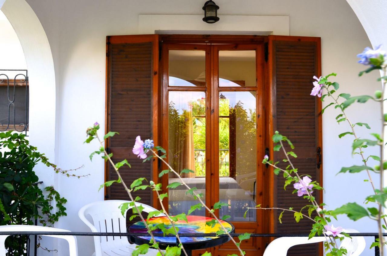 Kostas' Garden Apartment Рода Екстериор снимка