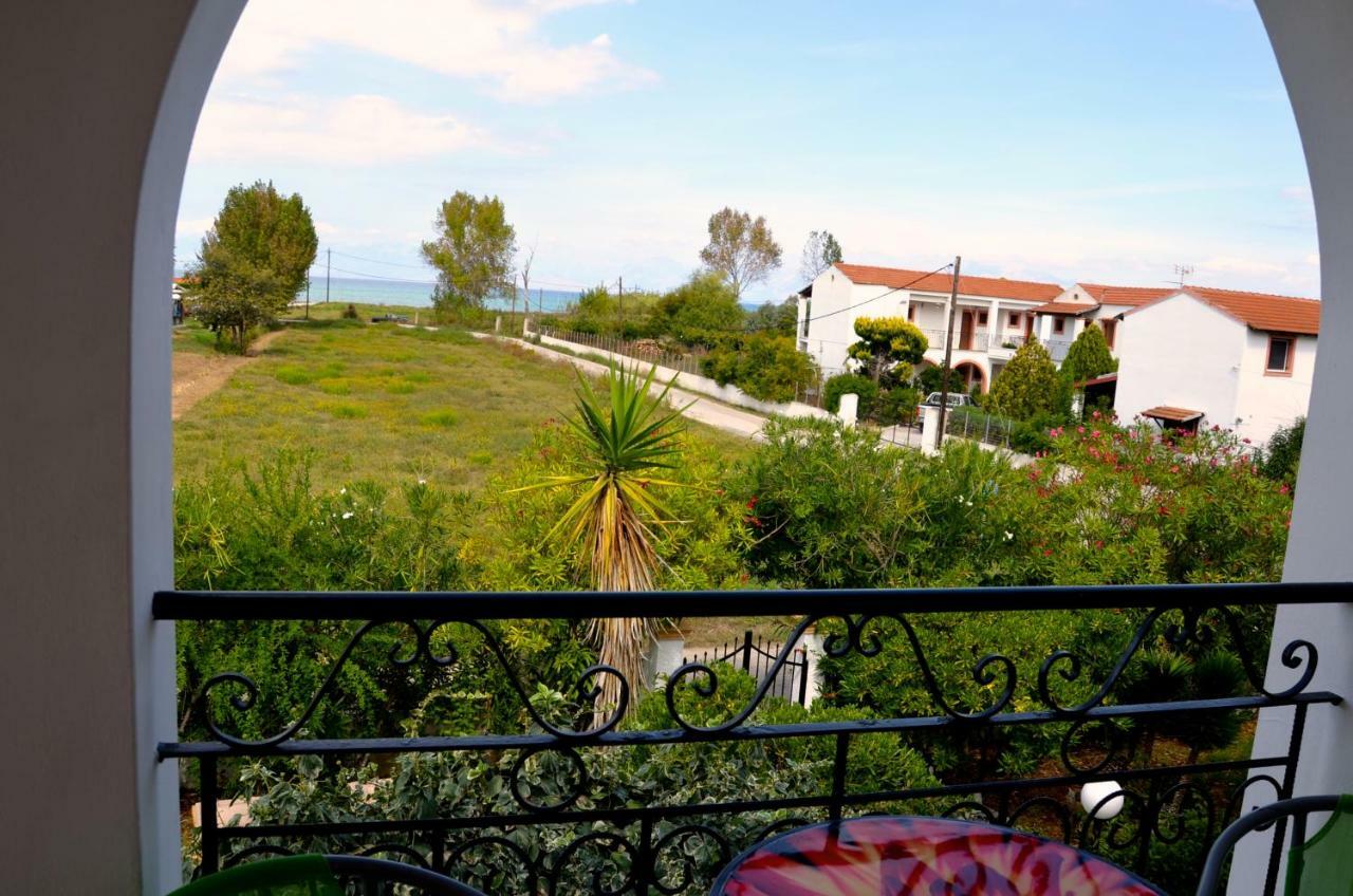 Kostas' Garden Apartment Рода Екстериор снимка