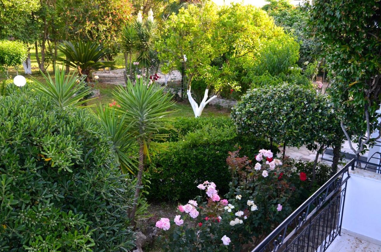 Kostas' Garden Apartment Рода Екстериор снимка