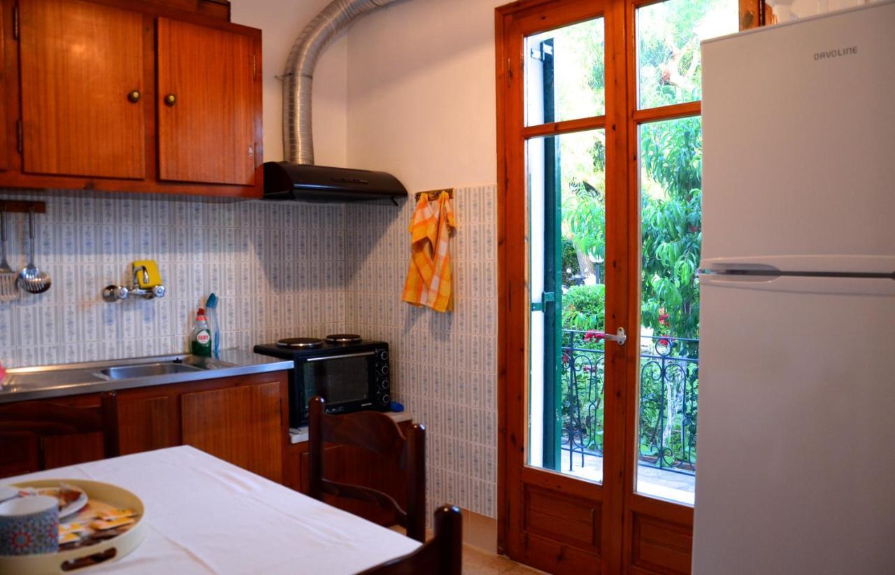 Kostas' Garden Apartment Рода Екстериор снимка