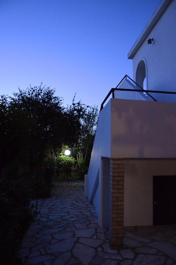Kostas' Garden Apartment Рода Екстериор снимка
